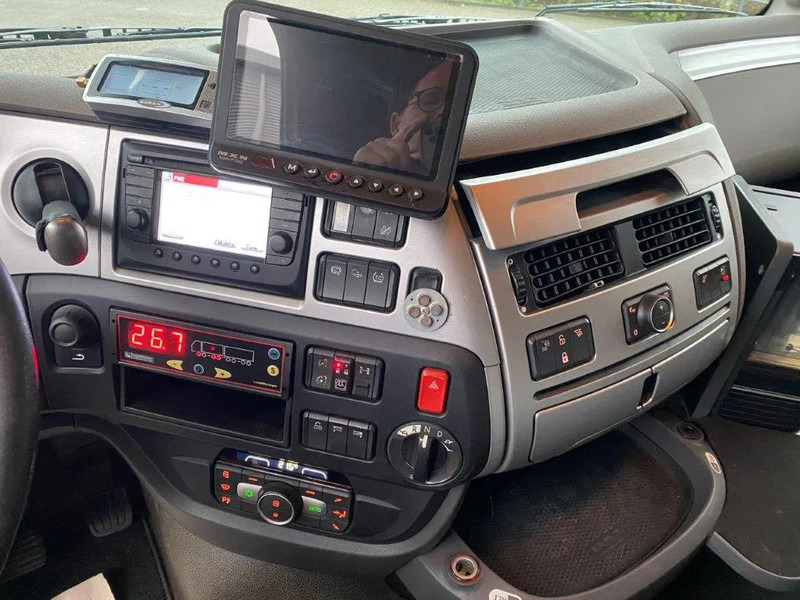 شاحنة ذات خطاف DAF XF106-530 8X2 / AJK HOOKLIFT 25000KG / 9 TON FRONT AXLE / NAVI / ONLY:612482 KM / SSC / AUTOMATIC / EURO-6 / 2019: صورة 18 شاحنة ذات خطاف DAF XF106-530 8X2 / AJK HOOKLIFT 25000KG / 9 TON FRONT AXLE / NAVI / ONLY:612482 KM / SSC / AUTOMATIC / EURO-6 / 2019: صورة 18