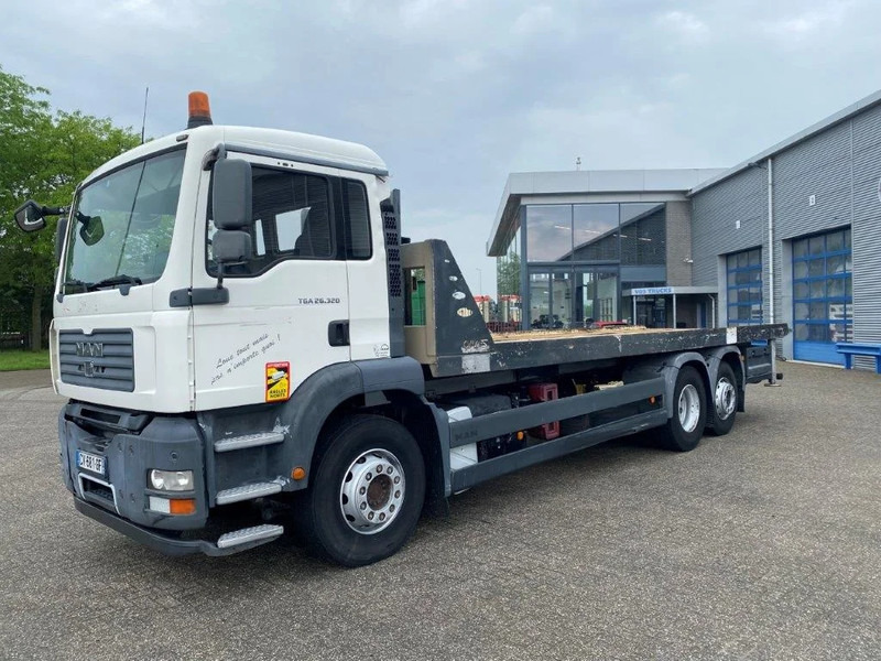 MAN TGA26.320 / SLIDING PLATEAU / WINCH / LIFT AXLE / MACHINE CARRIER / MANUAL / EURO-4 / 2007 - شاحنات مسطحة: صورة 2 MAN TGA26.320 / SLIDING PLATEAU / WINCH / LIFT AXLE / MACHINE CARRIER / MANUAL / EURO-4 / 2007 - شاحنات مسطحة: صورة 2