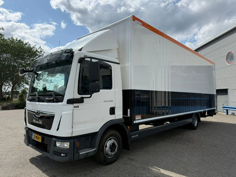 MAN TGL12.190 / NL TRUCK / ONLY:532353 KM / TUV:30-08-2025 / PLATFORM 1500KG / AIRCO / AUTOMATIC / EURO-6 / 2018 - شاحنة مقفلة: صورة 1 MAN TGL12.190 / NL TRUCK / ONLY:532353 KM / TUV:30-08-2025 / PLATFORM 1500KG / AIRCO / AUTOMATIC / EURO-6 / 2018 - شاحنة مقفلة: صورة 1