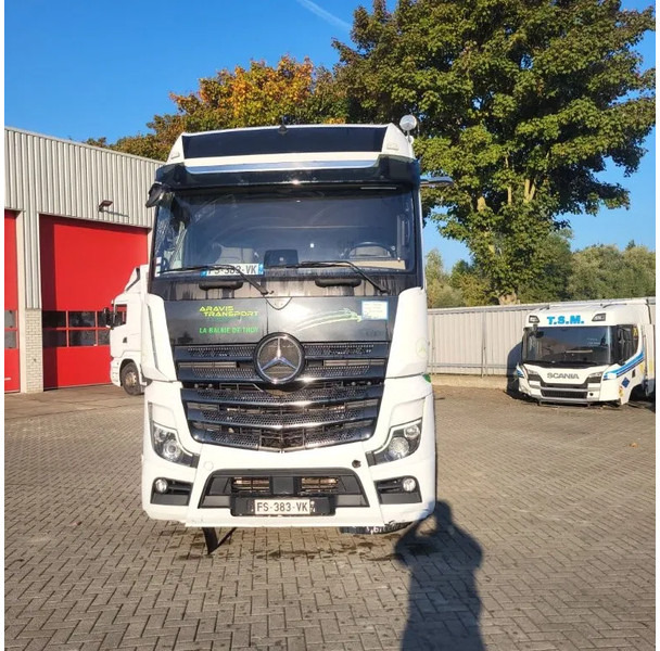 Mercedes-Benz ACTROS 1863 / ENGINE RUNNING / RETARDER / PARK-COOL /HYDRAULICS / ONLY: 268593KM / GIGA-SPACE / MIRRORCAM / AUTOMATIC / EURO-6 / - وحدة جر: صورة 3 Mercedes-Benz ACTROS 1863 / ENGINE RUNNING / RETARDER / PARK-COOL /HYDRAULICS / ONLY: 268593KM / GIGA-SPACE / MIRRORCAM / AUTOMATIC / EURO-6 / - وحدة جر: صورة 3