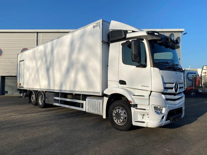 Mercedes-Benz Antos 2533 / LIFT AXLE / HEATED CLOSED BOX / PLATFORM 2000 KG / ONLY:506959 KM / SIDE DOOR / AUTOMATIC / EURO-6 / 2019 - شاحنة مقفلة: صورة 2 Mercedes-Benz Antos 2533 / LIFT AXLE / HEATED CLOSED BOX / PLATFORM 2000 KG / ONLY:506959 KM / SIDE DOOR / AUTOMATIC / EURO-6 / 2019 - شاحنة مقفلة: صورة 2