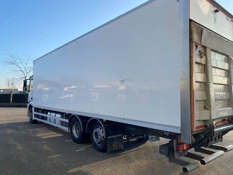 Mercedes-Benz Antos 2533 / LIFT AXLE / HEATED CLOSED BOX / PLATFORM 2000 KG / ONLY:506959 KM / SIDE DOOR / AUTOMATIC / EURO-6 / 2019 - شاحنة مقفلة: صورة 3 Mercedes-Benz Antos 2533 / LIFT AXLE / HEATED CLOSED BOX / PLATFORM 2000 KG / ONLY:506959 KM / SIDE DOOR / AUTOMATIC / EURO-6 / 2019 - شاحنة مقفلة: صورة 3