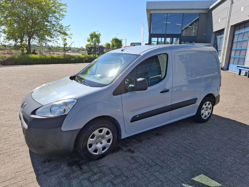 Peugeot Partner 1.6 HDI / TUV:12-01-2026 / AIRCO / CLOSED BOX / MANUAL / EURO-5 b / 2015 - فان المدمجة: صورة 1 Peugeot Partner 1.6 HDI / TUV:12-01-2026 / AIRCO / CLOSED BOX / MANUAL / EURO-5 b / 2015 - فان المدمجة: صورة 1