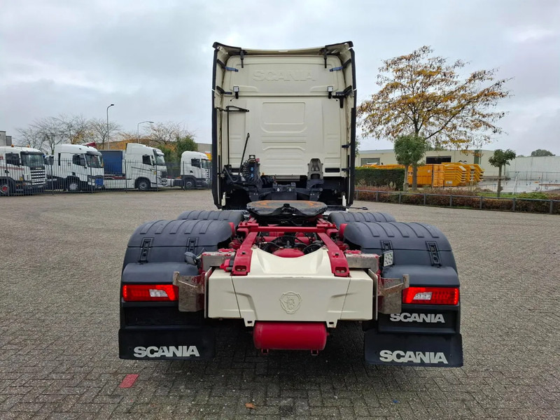 Scania NGS S650 V8 / RETARDER / 633397 KM / FULL-AIR / INLINER / FULL SPOILER / LEATHER / ALCOA / NAVI / FRIDGE / EURO-6 / 2020 - وحدة جر: صورة 4 Scania NGS S650 V8 / RETARDER / 633397 KM / FULL-AIR / INLINER / FULL SPOILER / LEATHER / ALCOA / NAVI / FRIDGE / EURO-6 / 2020 - وحدة جر: صورة 4