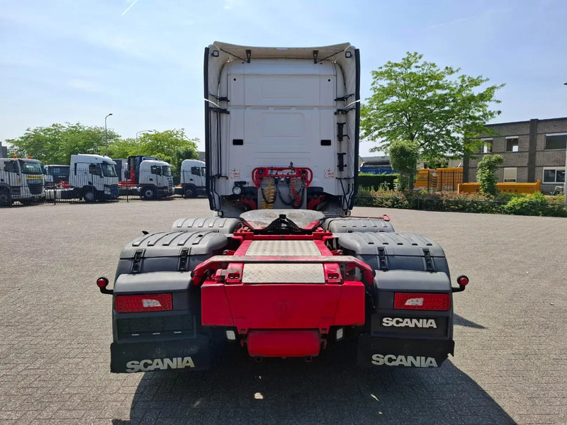 Scania R520 V8 / RETARDER / BOOGIE / FULL-AIR / ACC / LWDS / LEATHER / NAVI / XENON / FRIDGE / AUTOMATIC / EURO-6 / 2015 - وحدة جر: صورة 4 Scania R520 V8 / RETARDER / BOOGIE / FULL-AIR / ACC / LWDS / LEATHER / NAVI / XENON / FRIDGE / AUTOMATIC / EURO-6 / 2015 - وحدة جر: صورة 4