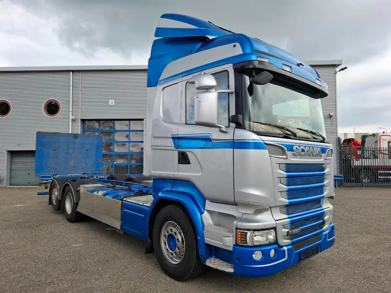 Scania R580 V8 / RETARDER / LIFT+LENKACHSE / FULL-AIR / PLATFORM 2000 KG / LEATHER / AIRCO / AUTOMATIC / EURO-6 / 2014 - شاحنة هيكل كابينة: صورة 2 Scania R580 V8 / RETARDER / LIFT+LENKACHSE / FULL-AIR / PLATFORM 2000 KG / LEATHER / AIRCO / AUTOMATIC / EURO-6 / 2014 - شاحنة هيكل كابينة: صورة 2