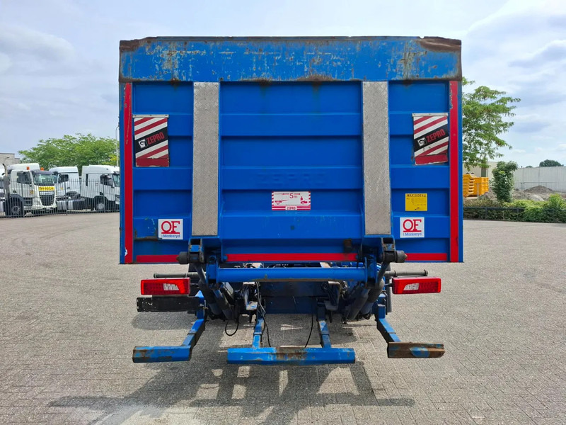 Scania R580 V8 / RETARDER / LIFT+LENKACHSE / FULL-AIR / PLATFORM 2000 KG / LEATHER / AIRCO / AUTOMATIC / EURO-6 / 2015 - شاحنة هيكل كابينة: صورة 4 Scania R580 V8 / RETARDER / LIFT+LENKACHSE / FULL-AIR / PLATFORM 2000 KG / LEATHER / AIRCO / AUTOMATIC / EURO-6 / 2015 - شاحنة هيكل كابينة: صورة 4