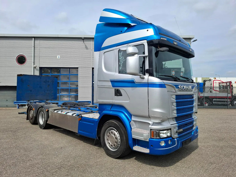 Scania R580 V8 / RETARDER / LIFT+LENKACHSE / FULL-AIR / PLATFORM 2000 KG / LEATHER / AIRCO / AUTOMATIC / EURO-6 / 2015 - شاحنة هيكل كابينة: صورة 2 Scania R580 V8 / RETARDER / LIFT+LENKACHSE / FULL-AIR / PLATFORM 2000 KG / LEATHER / AIRCO / AUTOMATIC / EURO-6 / 2015 - شاحنة هيكل كابينة: صورة 2