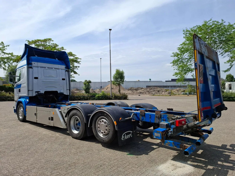 Scania R580 V8 / RETARDER / LIFT+LENKACHSE / FULL-AIR / PLATFORM 2000 KG / NAVI / LEATHER / AIRCO / AUTOMATIC / EURO-6 / 2014 - شاحنة هيكل كابينة: صورة 3 Scania R580 V8 / RETARDER / LIFT+LENKACHSE / FULL-AIR / PLATFORM 2000 KG / NAVI / LEATHER / AIRCO / AUTOMATIC / EURO-6 / 2014 - شاحنة هيكل كابينة: صورة 3