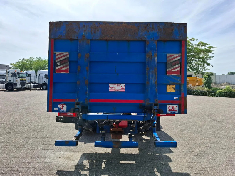 Scania R580 V8 / RETARDER / LIFT+LENKACHSE / FULL-AIR / PLATFORM 2000 KG / NAVI / LEATHER / AIRCO / AUTOMATIC / EURO-6 / 2014 - شاحنة هيكل كابينة: صورة 4 Scania R580 V8 / RETARDER / LIFT+LENKACHSE / FULL-AIR / PLATFORM 2000 KG / NAVI / LEATHER / AIRCO / AUTOMATIC / EURO-6 / 2014 - شاحنة هيكل كابينة: صورة 4