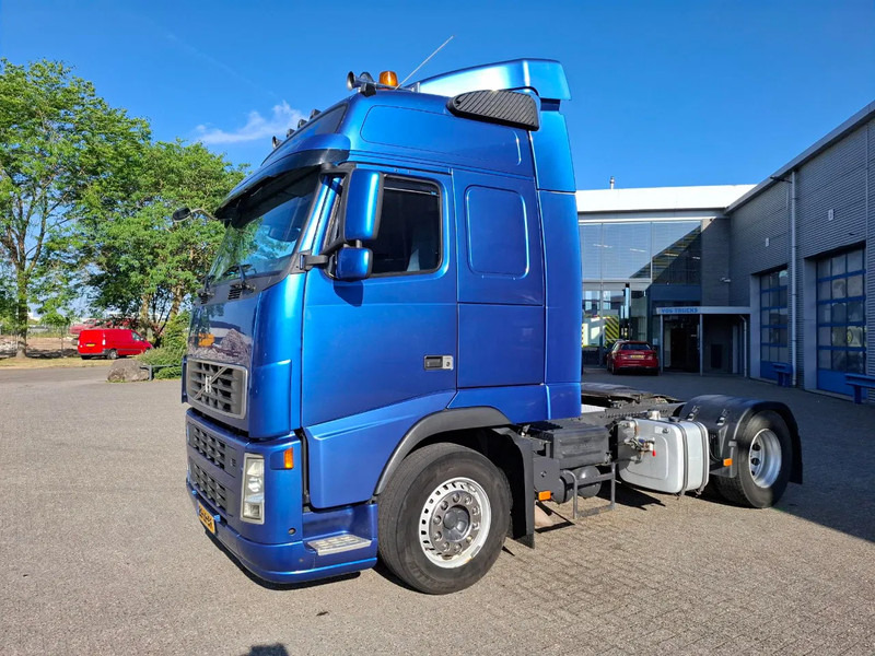 Volvo FH13-400 / HYDRAULICS / NL TRUCK / TUV:14-09-2025 / GLOBETROTTER / FRIGDE / AIRCO / AUTOMATIC / EURO-5 / 2006 - وحدة جر: صورة 1 Volvo FH13-400 / HYDRAULICS / NL TRUCK / TUV:14-09-2025 / GLOBETROTTER / FRIGDE / AIRCO / AUTOMATIC / EURO-5 / 2006 - وحدة جر: صورة 1