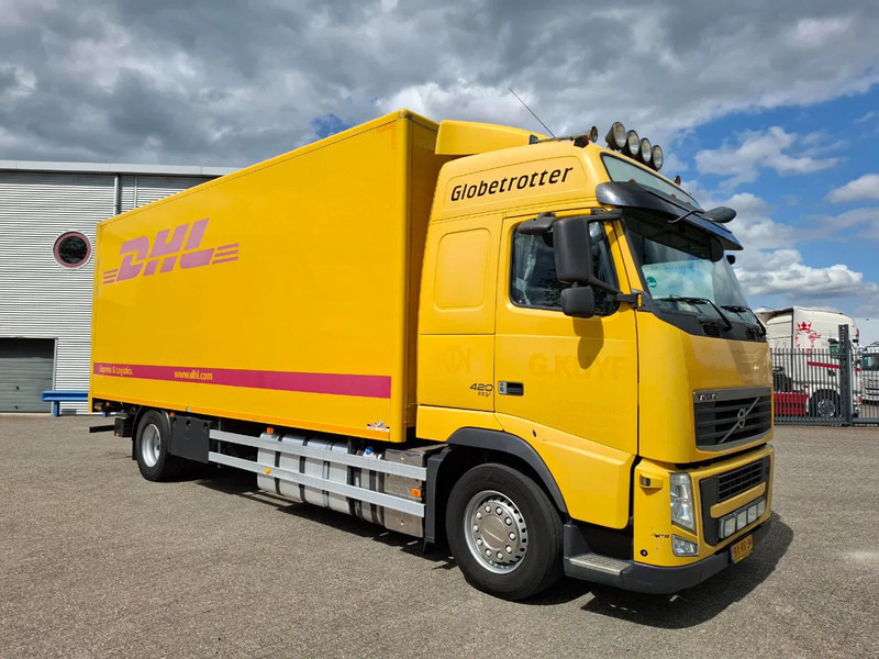 Volvo FH13-420 / NL TRUCK / TUV:29-07-2025 / PLATFORM 2000KG / AIRCO / FRIDGE / AUTOMATIC / EURO-5 / 2010 - شاحنة مقفلة: صورة 2 Volvo FH13-420 / NL TRUCK / TUV:29-07-2025 / PLATFORM 2000KG / AIRCO / FRIDGE / AUTOMATIC / EURO-5 / 2010 - شاحنة مقفلة: صورة 2