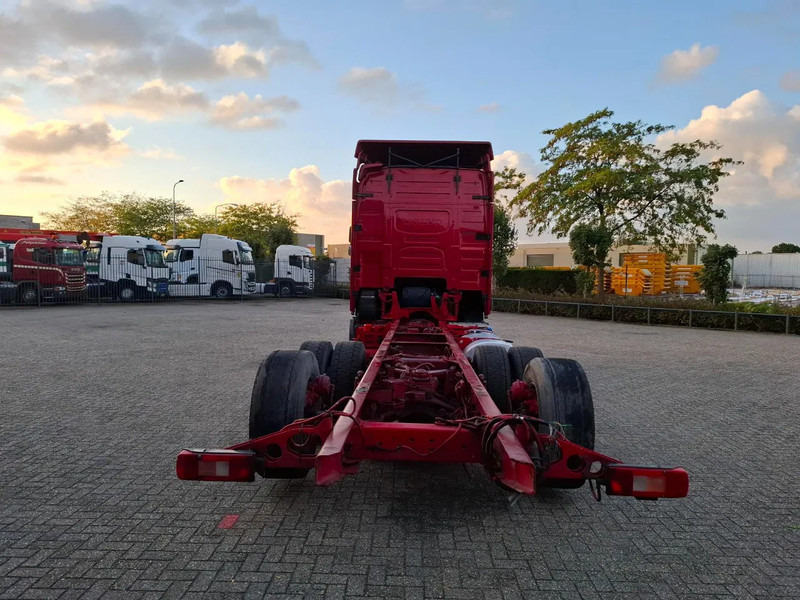 Volvo FH16-750 / BIG AXLE / VEB+ / ONLY:679711 KM / TECHNICAL 70TON / 9TON FRONT AXLE / INLINER / FULL-AIR / AUTOMATIC / EURO-6 / 2018 - شاحنة هيكل كابينة: صورة 4 Volvo FH16-750 / BIG AXLE / VEB+ / ONLY:679711 KM / TECHNICAL 70TON / 9TON FRONT AXLE / INLINER / FULL-AIR / AUTOMATIC / EURO-6 / 2018 - شاحنة هيكل كابينة: صورة 4