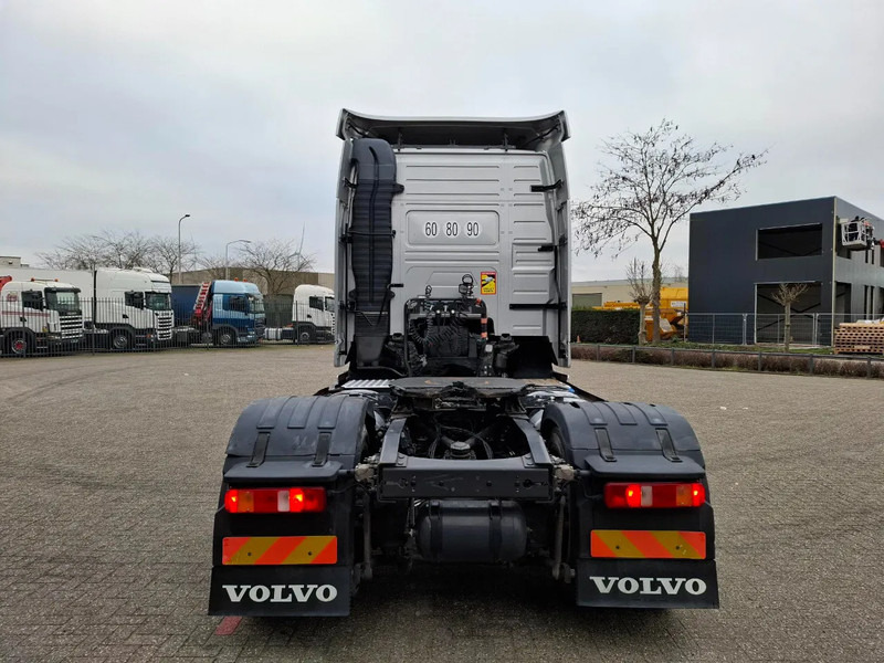 Volvo FH16-750 / RETARDER / DOUBLE TANK / TUV:17-09-2026 / XENON / FRIDGE / ALCOA / LEATHER / AUTOMATIC / EURO-5 / 2012 - وحدة جر: صورة 4 Volvo FH16-750 / RETARDER / DOUBLE TANK / TUV:17-09-2026 / XENON / FRIDGE / ALCOA / LEATHER / AUTOMATIC / EURO-5 / 2012 - وحدة جر: صورة 4