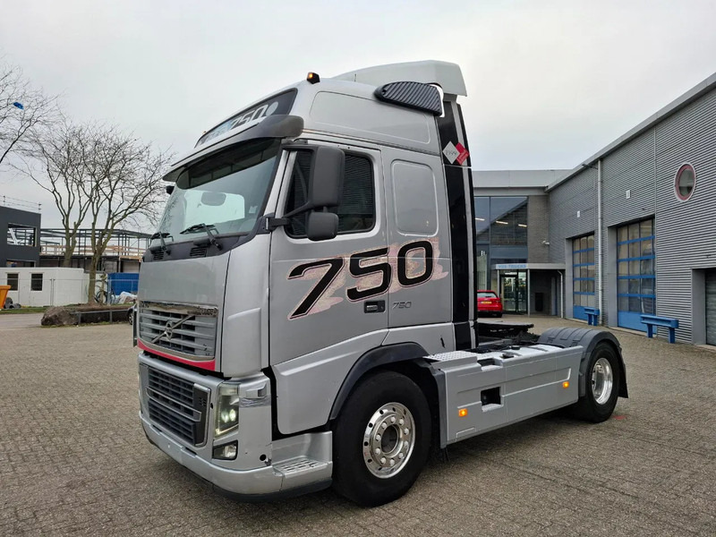 Volvo FH16-750 / RETARDER / DOUBLE TANK / TUV:17-09-2026 / XENON / FRIDGE / ALCOA / LEATHER / AUTOMATIC / EURO-5 / 2012 - وحدة جر: صورة 1 Volvo FH16-750 / RETARDER / DOUBLE TANK / TUV:17-09-2026 / XENON / FRIDGE / ALCOA / LEATHER / AUTOMATIC / EURO-5 / 2012 - وحدة جر: صورة 1