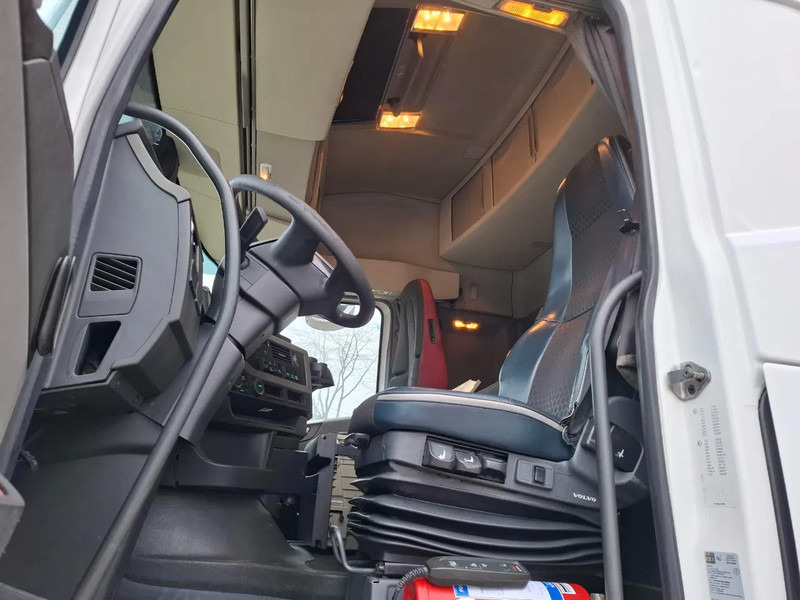 شاحنة ستارة Volvo FH4-500 / I-PARKCOOL / LIFT+LENKACHSE / SMART TACHO / CURTAIN SAILS / AUTOMATIC / EURO-6 / 2016: صورة 17 شاحنة ستارة Volvo FH4-500 / I-PARKCOOL / LIFT+LENKACHSE / SMART TACHO / CURTAIN SAILS / AUTOMATIC / EURO-6 / 2016: صورة 17