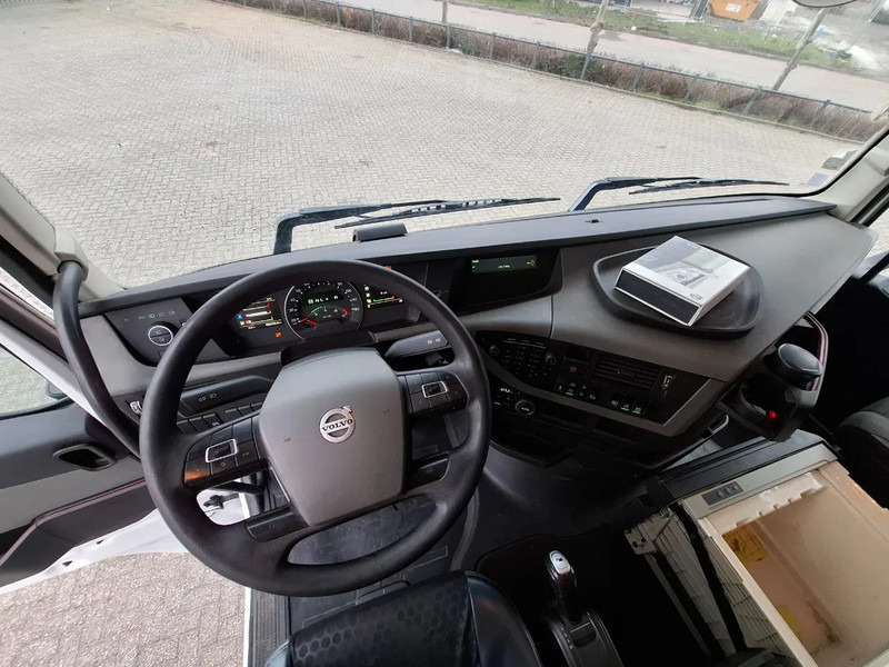 شاحنة ستارة Volvo FH4-500 / I-PARKCOOL / LIFT+LENKACHSE / SMART TACHO / CURTAIN SAILS / AUTOMATIC / EURO-6 / 2016: صورة 18 شاحنة ستارة Volvo FH4-500 / I-PARKCOOL / LIFT+LENKACHSE / SMART TACHO / CURTAIN SAILS / AUTOMATIC / EURO-6 / 2016: صورة 18