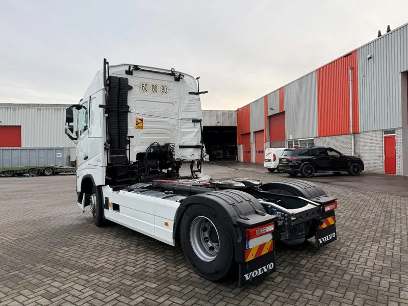 Volvo FH5-500 / RETARDER / HYDRAULICS / ONLY:33000 KM / I-PARKCOOL / VEB+ / AUTOMATIC / EURO-6 / 2025 - وحدة جر: صورة 3 Volvo FH5-500 / RETARDER / HYDRAULICS / ONLY:33000 KM / I-PARKCOOL / VEB+ / AUTOMATIC / EURO-6 / 2025 - وحدة جر: صورة 3