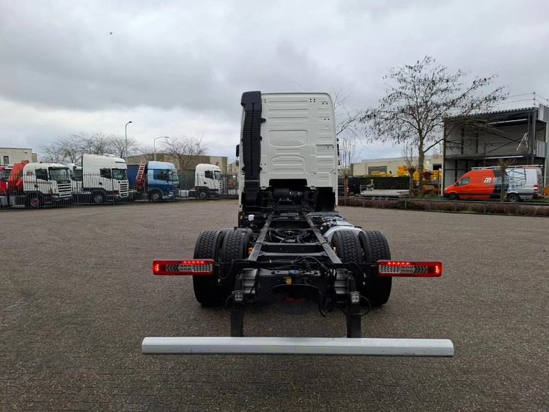 Volvo FH5-500 / XL / VEB+ / I-SAVE / I-PARKCOOL / ONLY:175784 KM / GERMAN TRUCK / FULL-AIR / WB:490 / ALCOA / LEATHER / 2023 - شاحنة هيكل كابينة: صورة 4 Volvo FH5-500 / XL / VEB+ / I-SAVE / I-PARKCOOL / ONLY:175784 KM / GERMAN TRUCK / FULL-AIR / WB:490 / ALCOA / LEATHER / 2023 - شاحنة هيكل كابينة: صورة 4