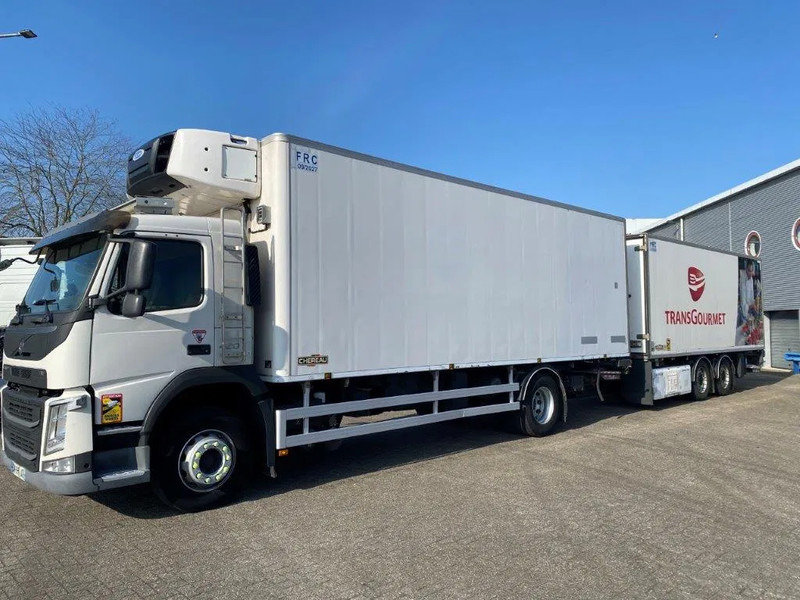 Volvo FM4-420 / COMPLETE COOL+FREEZE COMBI / CHEREAU / THROUGH-LOADING SYSTEM / 2XPLATFORM DHOLLANDIA / FREEZING LOCK / AUTOMATIC / EU - شاحنة الفريزر: صورة 1 Volvo FM4-420 / COMPLETE COOL+FREEZE COMBI / CHEREAU / THROUGH-LOADING SYSTEM / 2XPLATFORM DHOLLANDIA / FREEZING LOCK / AUTOMATIC / EU - شاحنة الفريزر: صورة 1