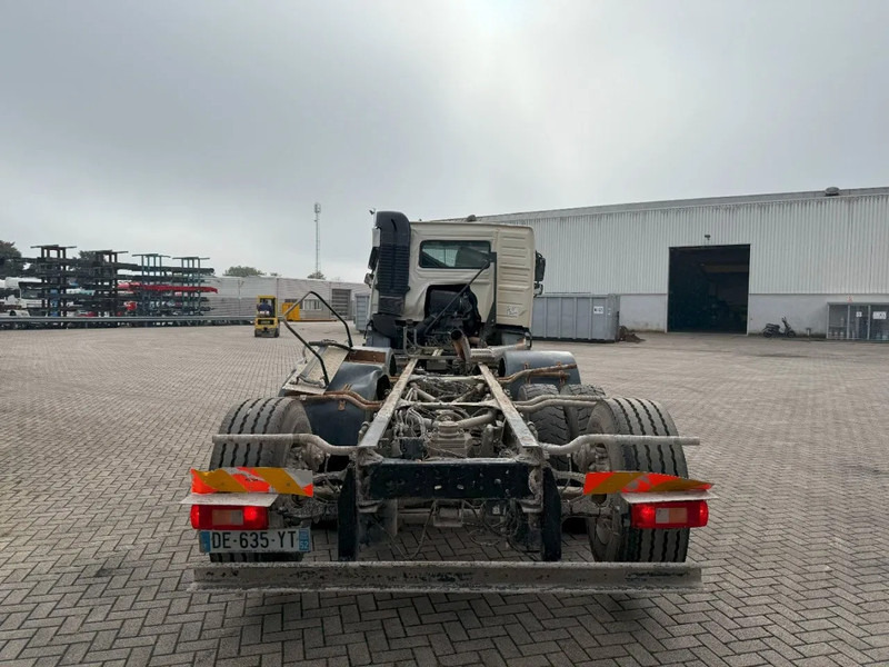 Volvo FMX 450 / ENGINE RUNNING / 8X4 / VEB / ONLY:260642 KM / PTO / LIFT+LENKACHSE / ALCOA / AUTOMATIC / EURO-6 / 2014 - شاحنة هيكل كابينة: صورة 4 Volvo FMX 450 / ENGINE RUNNING / 8X4 / VEB / ONLY:260642 KM / PTO / LIFT+LENKACHSE / ALCOA / AUTOMATIC / EURO-6 / 2014 - شاحنة هيكل كابينة: صورة 4