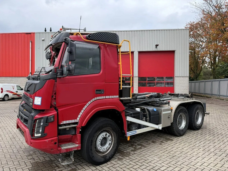 Volvo FMX4-500 / ENGINE RUNNING / VEB+ / 6X4 / BIG AXLE / AJK 20 TON HOOKLIFT / ONLY:276433 KM / AUTOMATIC / EURO-6 / 2020 - شاحنة ذات خطاف: صورة 2 Volvo FMX4-500 / ENGINE RUNNING / VEB+ / 6X4 / BIG AXLE / AJK 20 TON HOOKLIFT / ONLY:276433 KM / AUTOMATIC / EURO-6 / 2020 - شاحنة ذات خطاف: صورة 2