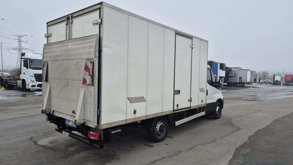 IVECO DAILY 35S11 - mrazírna + elektro agregát THERMO KING V-300 Max + zvedací čelo 750 kg - شاحنة مُبرّدة للتوصيل: صورة 3 IVECO DAILY 35S11 - mrazírna + elektro agregát THERMO KING V-300 Max + zvedací čelo 750 kg - شاحنة مُبرّدة للتوصيل: صورة 3