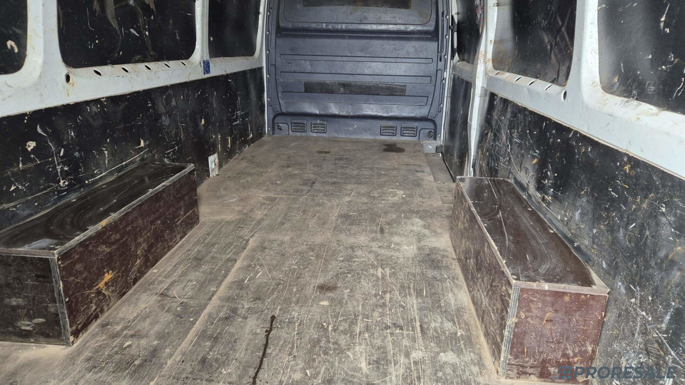 VOLKSWAGEN CRAFTER 2,0 TDi 100 kW skříňový - شاحنة مغلقة الصندوق: صورة 4 VOLKSWAGEN CRAFTER 2,0 TDi 100 kW skříňový - شاحنة مغلقة الصندوق: صورة 4