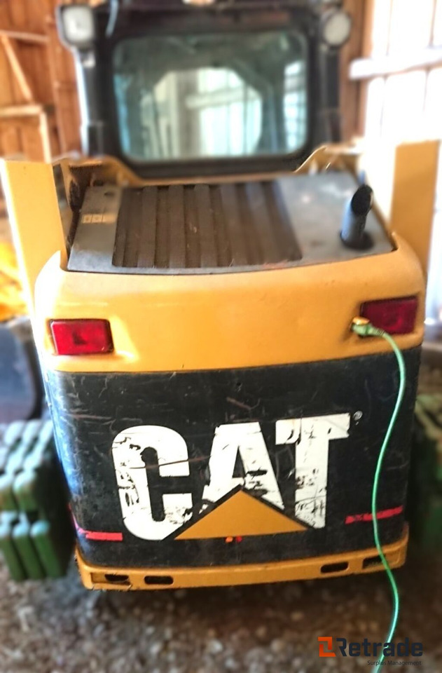 Cat 216 CAT 216 kompaktlaster – kun 2 290 timer - شيول صغير: صورة 4 Cat 216 CAT 216 kompaktlaster – kun 2 290 timer - شيول صغير: صورة 4