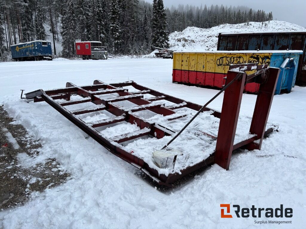 حاوية هوك لفت Lågbyggt maskinflak på lastväxlarram: صورة 1