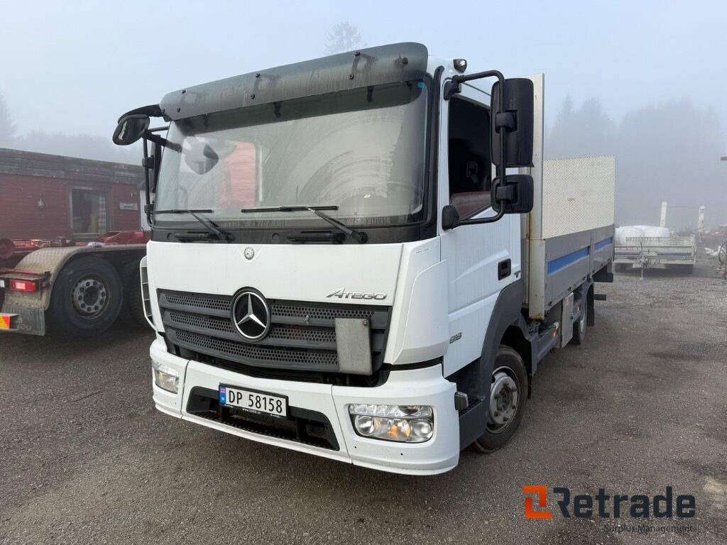 Lastebil Mercedes-Benz Atego EURO 6 Lav kilometer stand med baklem leveres ferdig EU - شاحنات مسطحة: صورة 1 Lastebil Mercedes-Benz Atego EURO 6 Lav kilometer stand med baklem leveres ferdig EU - شاحنات مسطحة: صورة 1