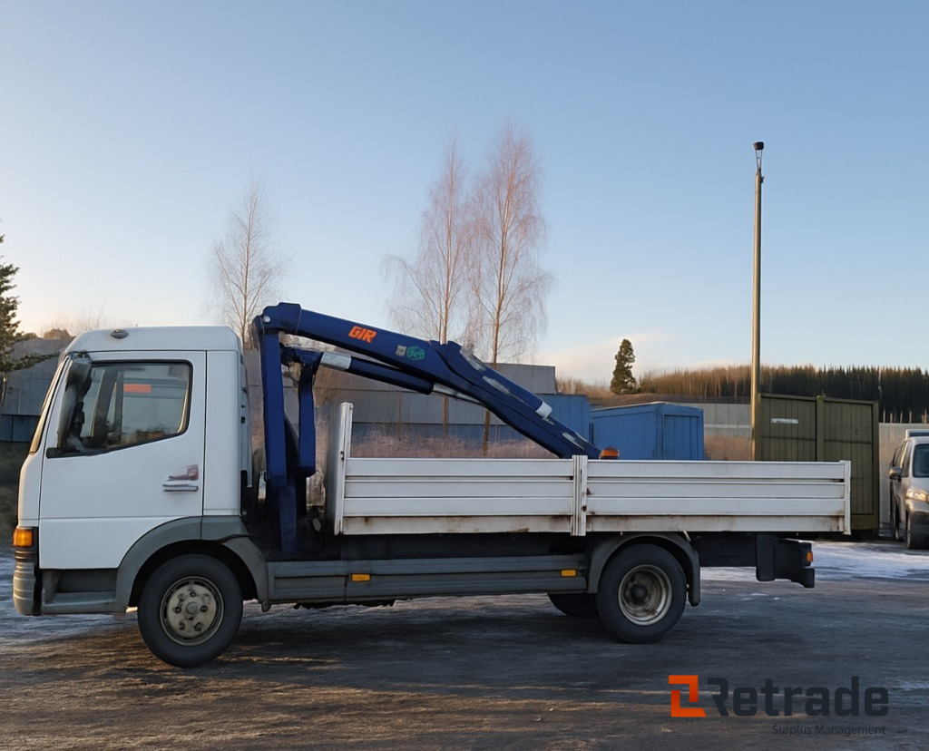 Mercedes-Benz Atego 818L med 6 meter plan og kran - شاحنات مسطحة, شاحنة كرين: صورة 2 Mercedes-Benz Atego 818L med 6 meter plan og kran - شاحنات مسطحة, شاحنة كرين: صورة 2