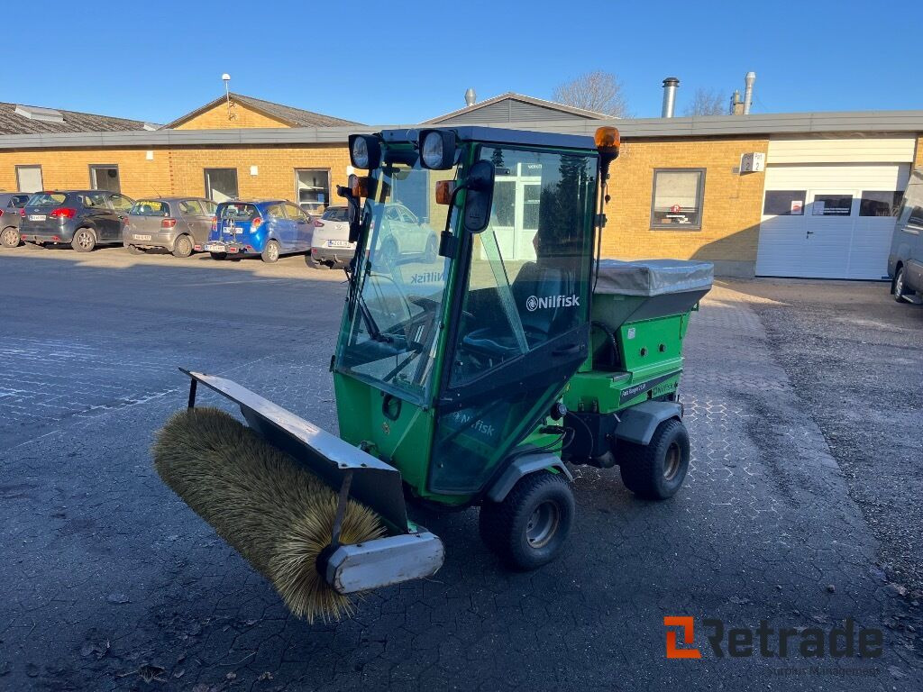 Plæne- og parkmaskiner EGHOLM 2150 Redskabsbærer - آلية المنفعة/ مركبة خاصة: صورة 1 Plæne- og parkmaskiner EGHOLM 2150 Redskabsbærer - آلية المنفعة/ مركبة خاصة: صورة 1