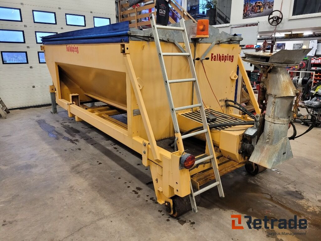 Sandspridare saltspridare Falköping Friggesåkers C7 på Lastväxlarram - مفرشة الرمل/ الملح: صورة 4 Sandspridare saltspridare Falköping Friggesåkers C7 på Lastväxlarram - مفرشة الرمل/ الملح: صورة 4