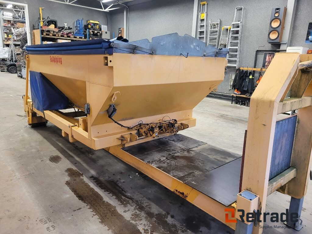 Sandspridare saltspridare Falköping Friggesåkers C7 på Lastväxlarram - مفرشة الرمل/ الملح: صورة 2 Sandspridare saltspridare Falköping Friggesåkers C7 på Lastväxlarram - مفرشة الرمل/ الملح: صورة 2