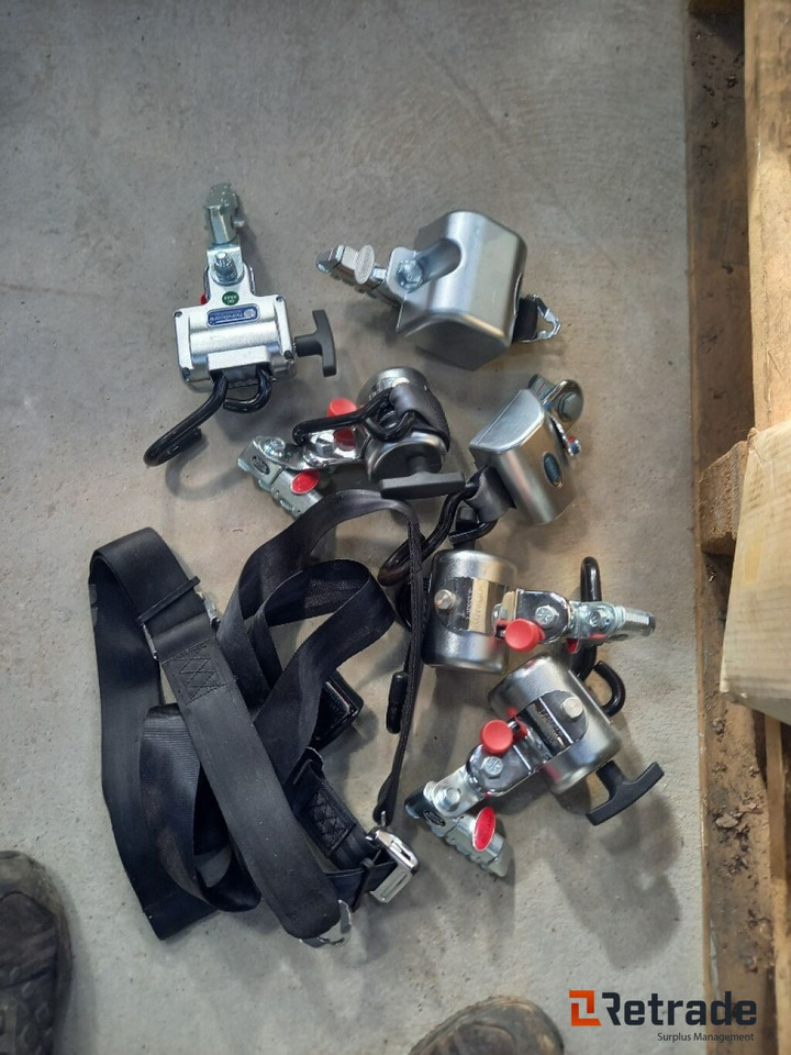 Selebeslag - معدات المستودعات: صورة 1 Selebeslag - معدات المستودعات: صورة 1