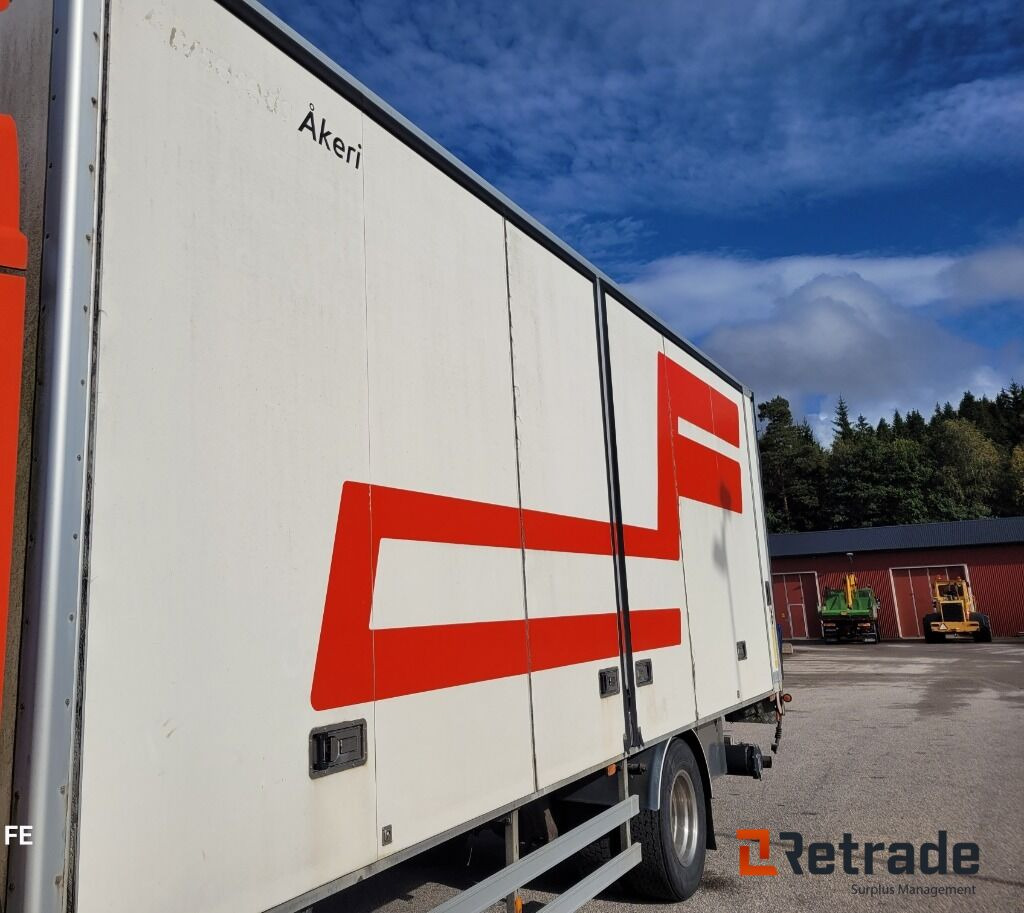 Skåp från lastbil med öppningsbar sida och bak-gavellyft - آليات: صورة 5 Skåp från lastbil med öppningsbar sida och bak-gavellyft - آليات: صورة 5