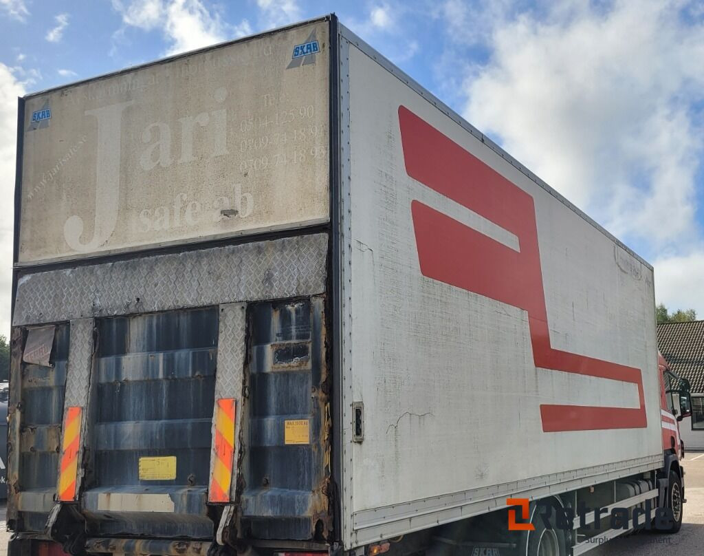 Skåp från lastbil med öppningsbar sida och bak-gavellyft - آليات: صورة 4 Skåp från lastbil med öppningsbar sida och bak-gavellyft - آليات: صورة 4