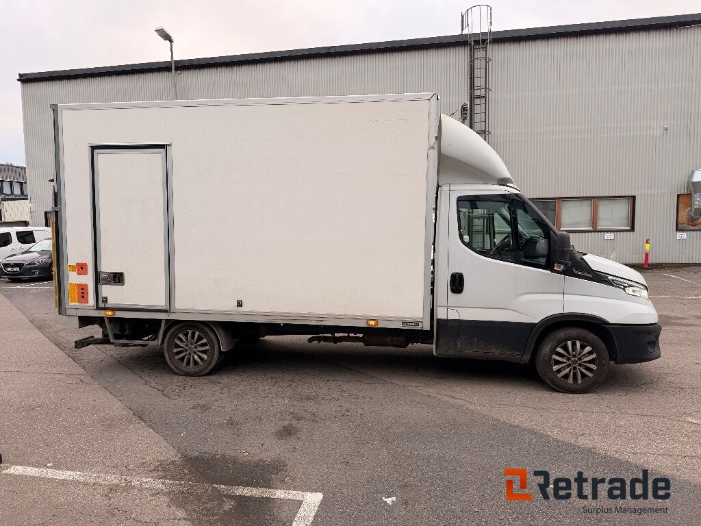 Skapbil IVECO 35S16 (parkert i Oslo) - شاحنة مغلقة الصندوق: صورة 4 Skapbil IVECO 35S16 (parkert i Oslo) - شاحنة مغلقة الصندوق: صورة 4