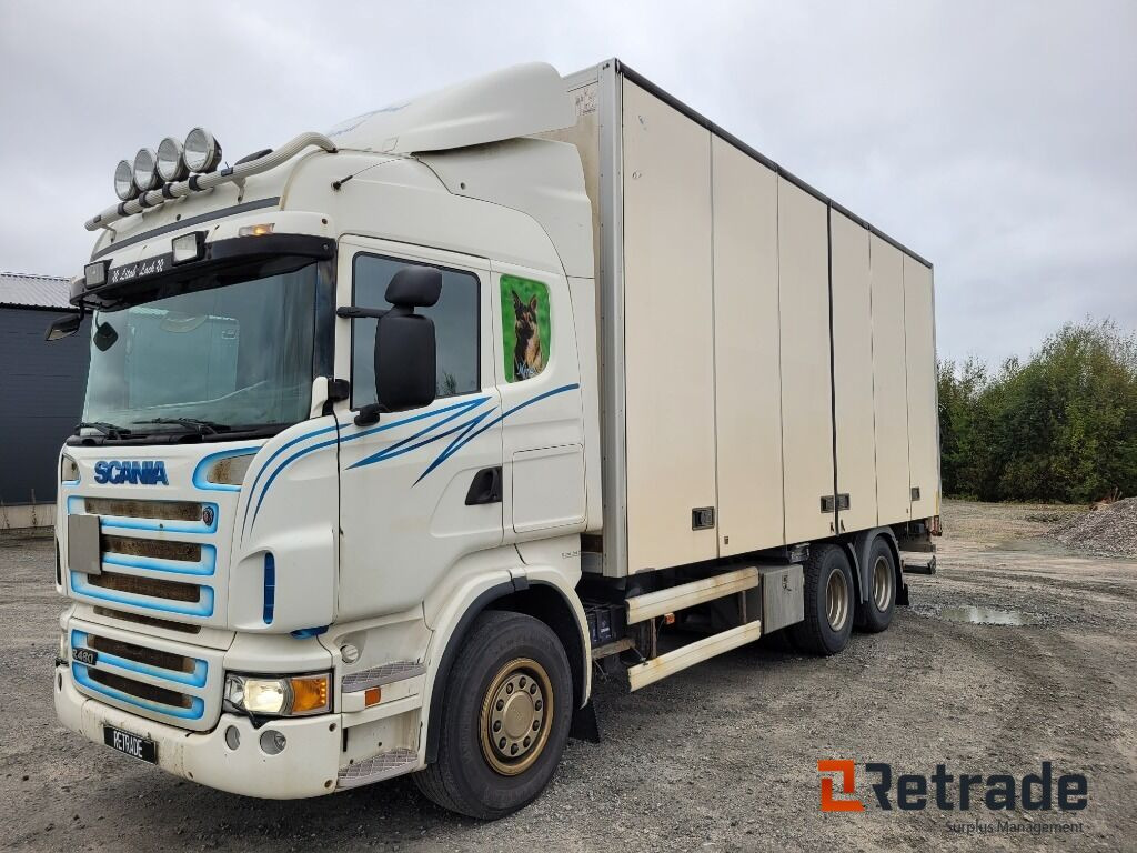 Skåpbil SCANIA R480LB6X2MNB - شاحنة مقفلة: صورة 1 Skåpbil SCANIA R480LB6X2MNB - شاحنة مقفلة: صورة 1