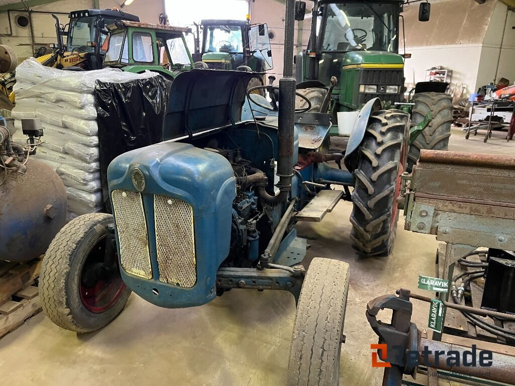 Traktor Ford Dextra Traktor - الآلات الزراعية: صورة 1 Traktor Ford Dextra Traktor - الآلات الزراعية: صورة 1