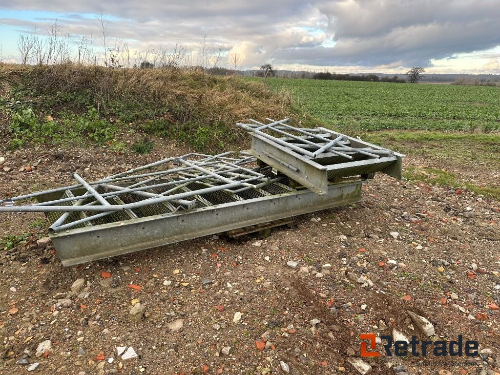 Trappe/ Stairs - الأدوات والمعدات: صورة 1 Trappe/ Stairs - الأدوات والمعدات: صورة 1