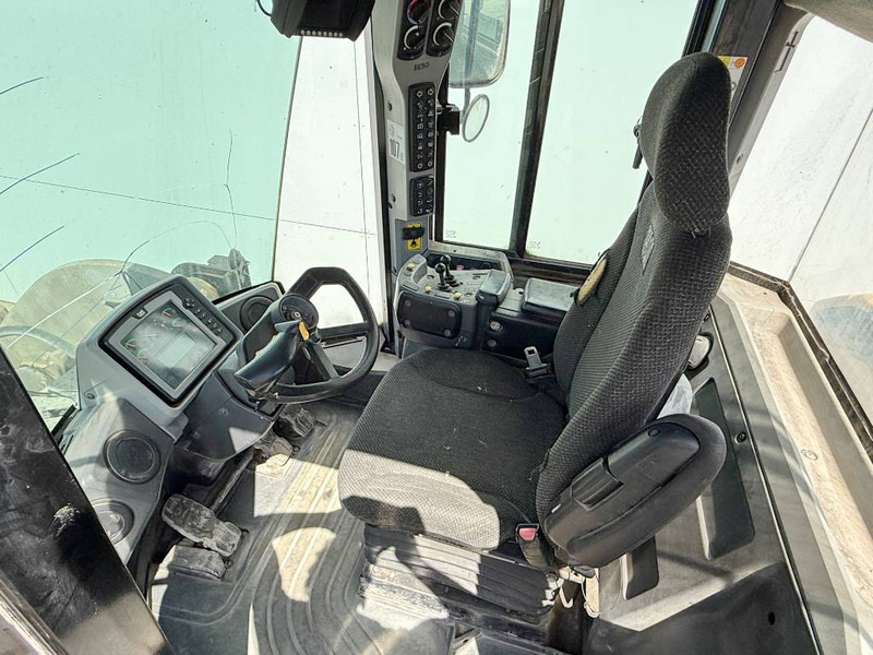 اللودر بعجل Cat 950K - German Machine / New Michelin Tyres!: صورة 8