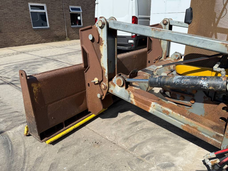 جرَّار مجنزر Cat Challenger MT865B - German Machine / Front Blade: صورة 15