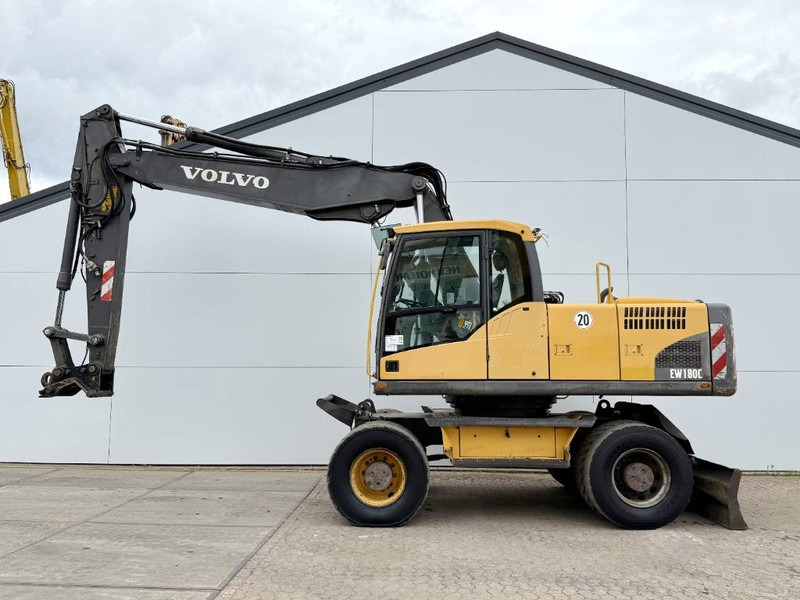Volvo EW180C - Dutch Machine / Triple Boom - حفارة دولاب: صورة 1 Volvo EW180C - Dutch Machine / Triple Boom - حفارة دولاب: صورة 1