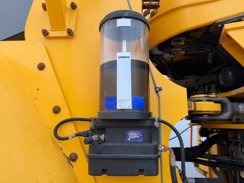 اللودر بعجل Volvo L350H - Dutch Machine / CDC Steering: صورة 20 اللودر بعجل Volvo L350H - Dutch Machine / CDC Steering: صورة 20