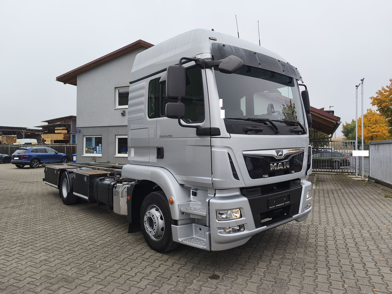 MAN TGM 12.290 BDF Euro 6 4x2 AHK (36) - شاحنة هيكل كابينة: صورة 2 MAN TGM 12.290 BDF Euro 6 4x2 AHK (36) - شاحنة هيكل كابينة: صورة 2