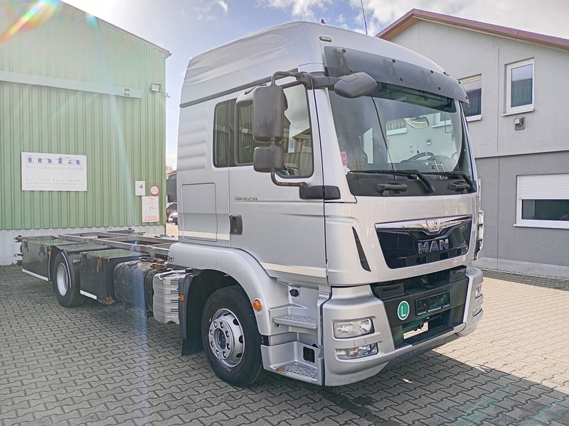 MAN TGM 12.290 BDF Euro 6 4x2 AHK (37) - شاحنة هيكل كابينة: صورة 2 MAN TGM 12.290 BDF Euro 6 4x2 AHK (37) - شاحنة هيكل كابينة: صورة 2
