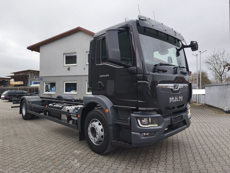 MAN TGM 18.320 4x2BL CH Fahrgestell Euro 6 Rechtslenker - شاحنة هيكل كابينة: صورة 2 MAN TGM 18.320 4x2BL CH Fahrgestell Euro 6 Rechtslenker - شاحنة هيكل كابينة: صورة 2