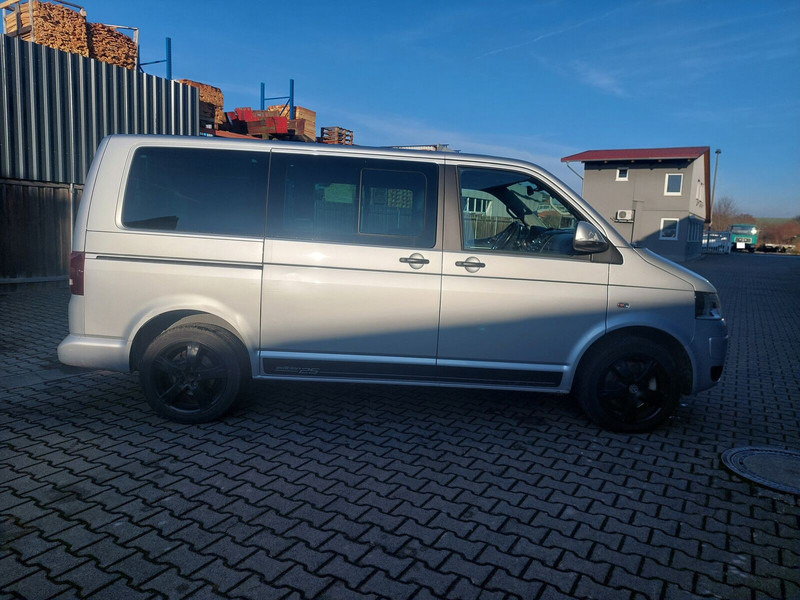 Volkswagen Transporter Multivan AHK Doppelklima Tisch Leder 7-Sitzer - حافلة صغيرة, ميكروباص: صورة 4 Volkswagen Transporter Multivan AHK Doppelklima Tisch Leder 7-Sitzer - حافلة صغيرة, ميكروباص: صورة 4
